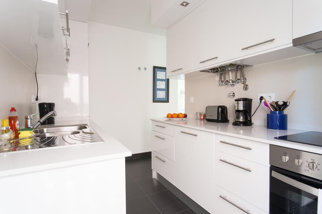 Joivy Joyful 2Br Apt With Terrace Nearby Sao Bento Palace Lisbon Bilik gambar