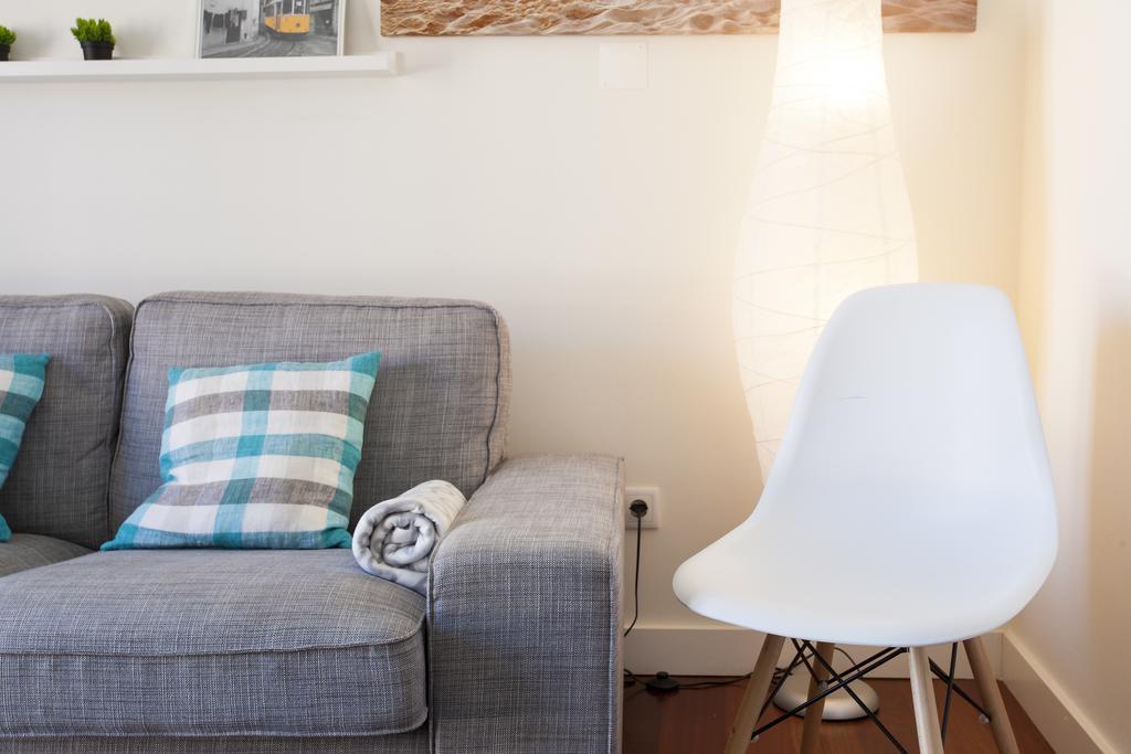 Joivy Joyful 2Br Apt With Terrace Nearby Sao Bento Palace Lisbon Bilik gambar