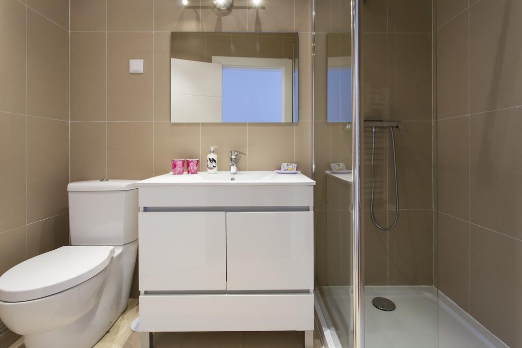Joivy Joyful 2Br Apt With Terrace Nearby Sao Bento Palace Lisbon Bilik gambar