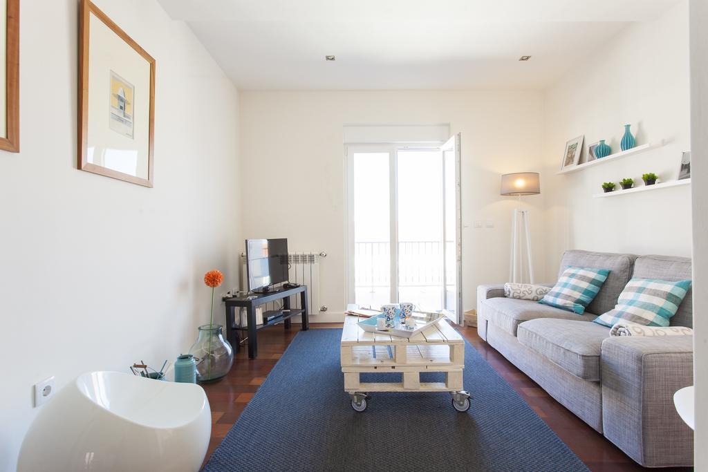 Joivy Joyful 2Br Apt With Terrace Nearby Sao Bento Palace Lisbon Bilik gambar