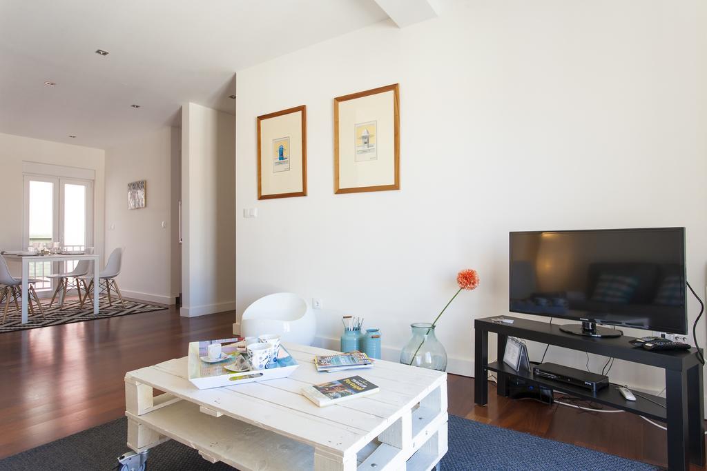 Joivy Joyful 2Br Apt With Terrace Nearby Sao Bento Palace Lisbon Bilik gambar