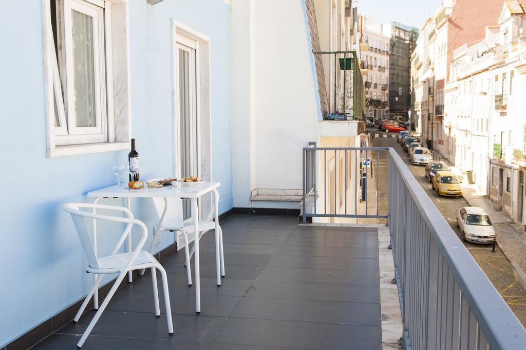 Joivy Joyful 2Br Apt With Terrace Nearby Sao Bento Palace Lisbon Bilik gambar