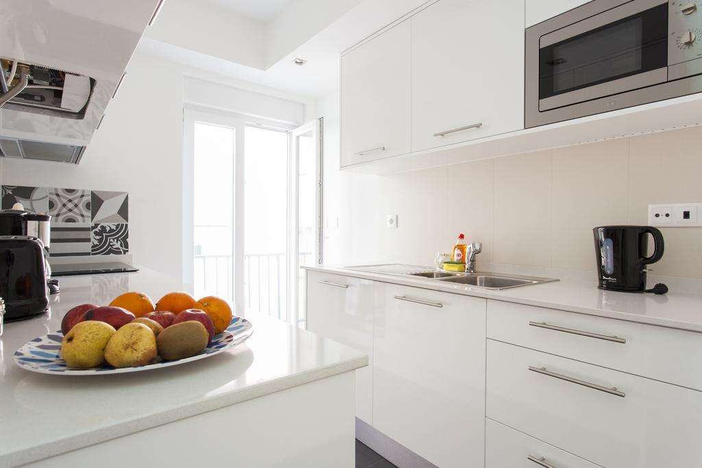 Joivy Joyful 2Br Apt With Terrace Nearby Sao Bento Palace Lisbon Bilik gambar