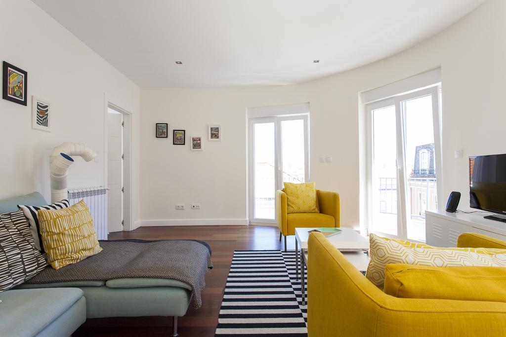 Joivy Joyful 2Br Apt With Terrace Nearby Sao Bento Palace Lisbon Luaran gambar