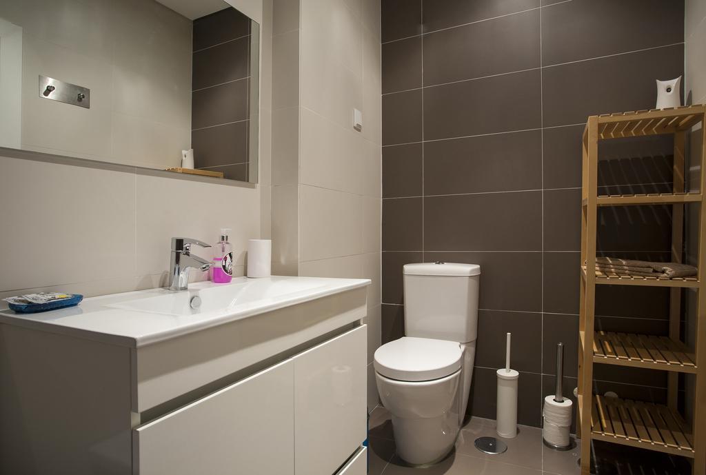 Joivy Joyful 2Br Apt With Terrace Nearby Sao Bento Palace Lisbon Luaran gambar
