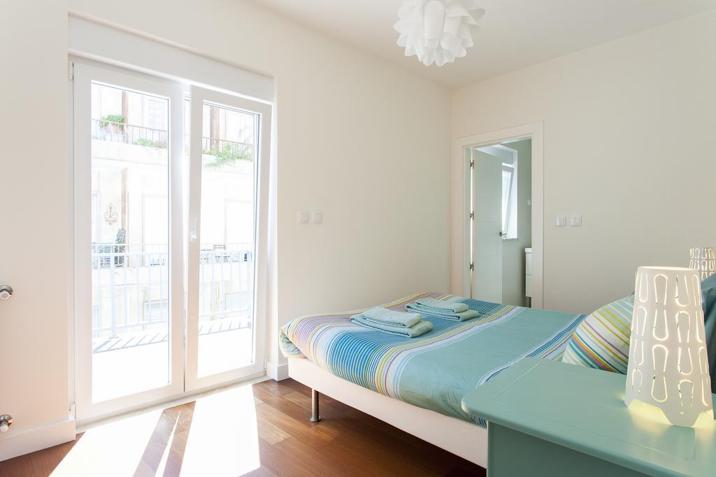 Joivy Joyful 2Br Apt With Terrace Nearby Sao Bento Palace Lisbon Luaran gambar